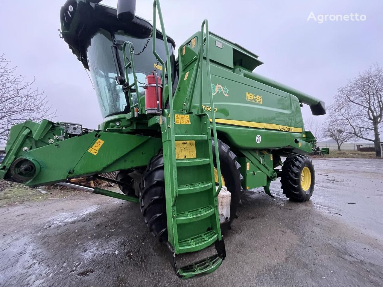 کمباین John Deere T660