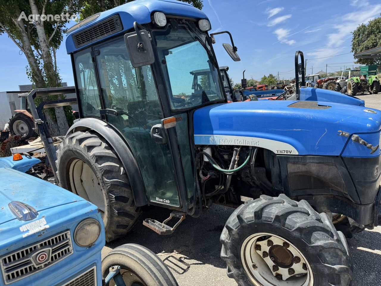 تراکتور چرخ دار New Holland TN75V